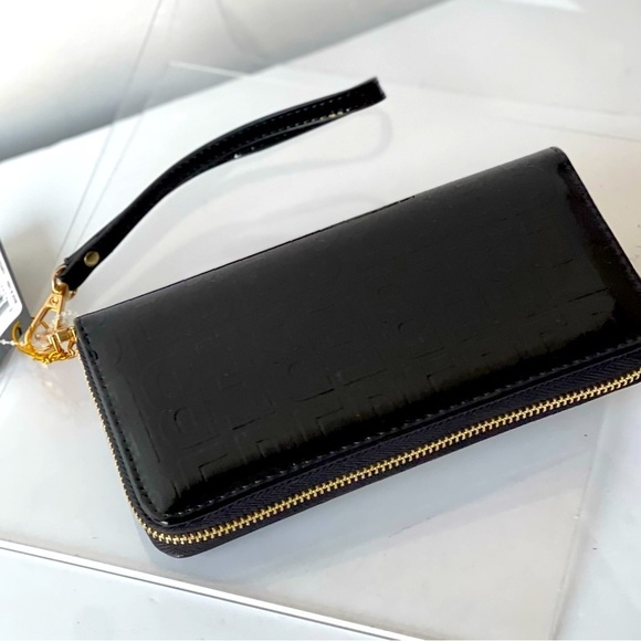 NWT ($49) Bebe Black Wallet Purse Alexandria Wristlet Gold Logo - Picture 13 of 13